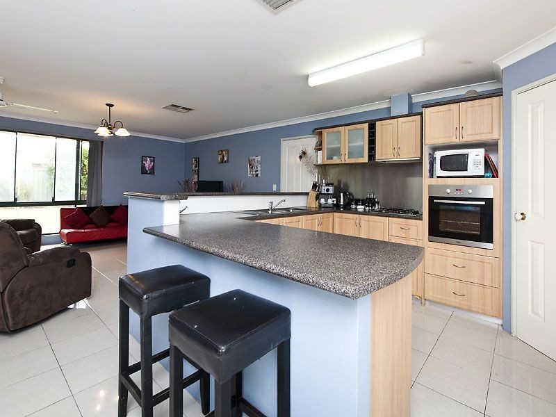 8 Blaxland Elbow, Seville Grove WA 6112