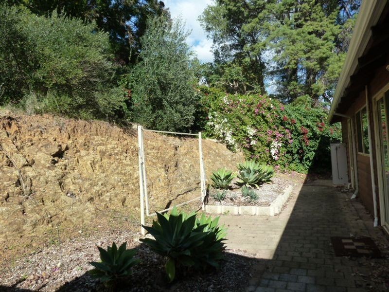 25 Lowannaa Road, Martin WA 6110