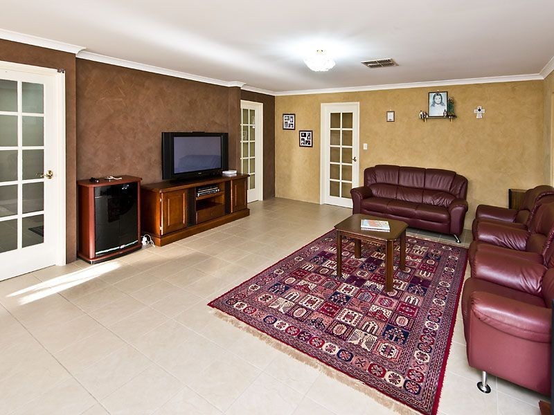 10 Rodena Way, Canning Vale WA 6155