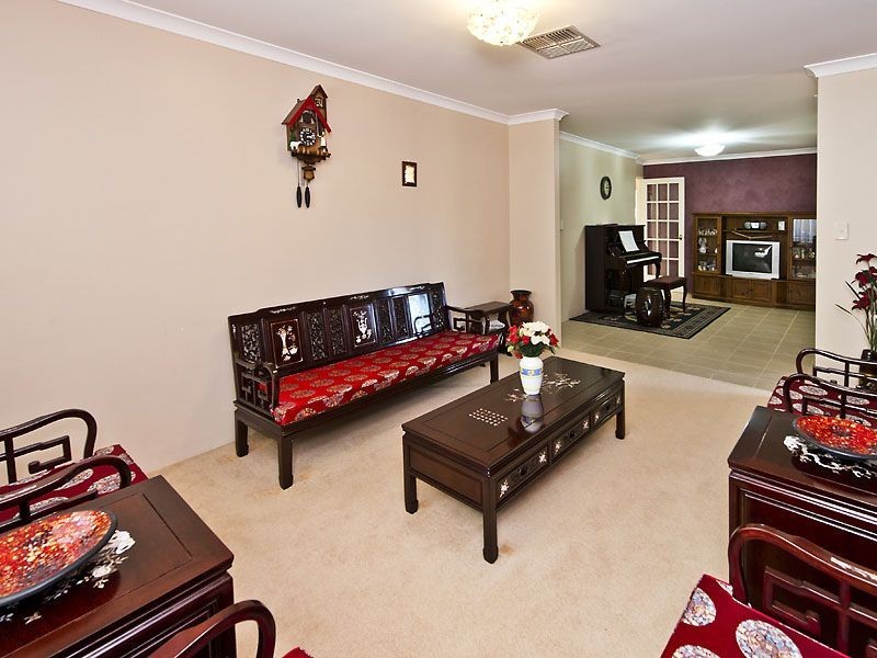 10 Rodena Way, Canning Vale WA 6155