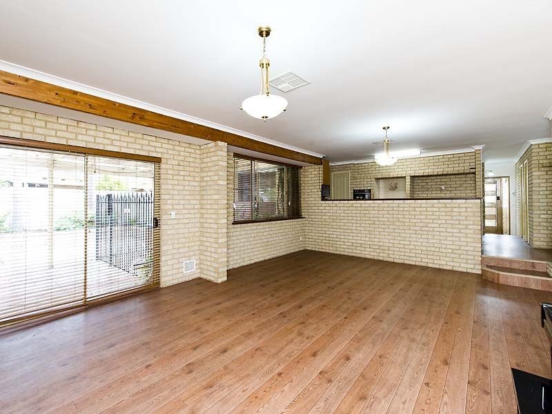 110 Forest Lakes Drive, Thornlie WA 6108