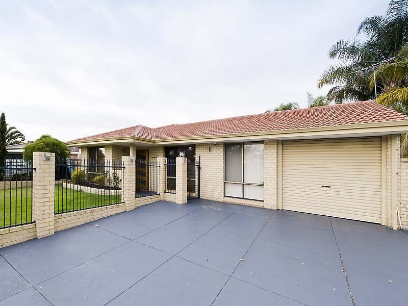 110 Forest Lakes Drive, Thornlie WA 6108