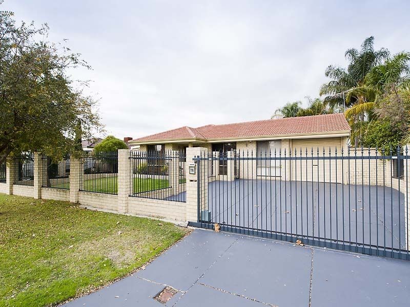 110 Forest Lakes Drive, Thornlie WA 6108