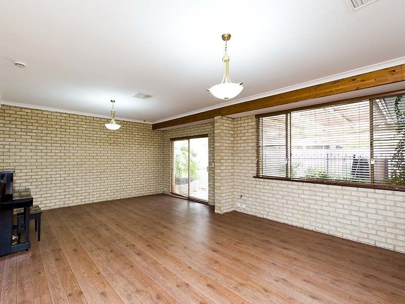 110 Forest Lakes Drive, Thornlie WA 6108