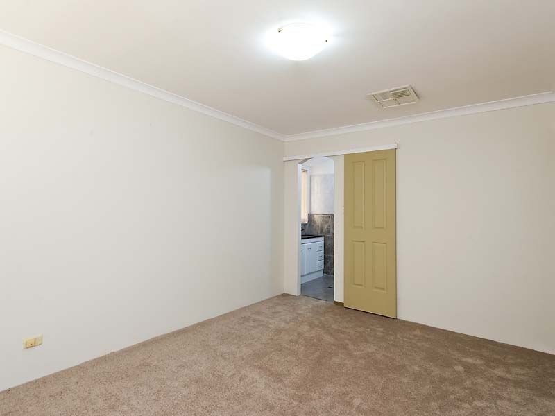 110 Forest Lakes Drive, Thornlie WA 6108