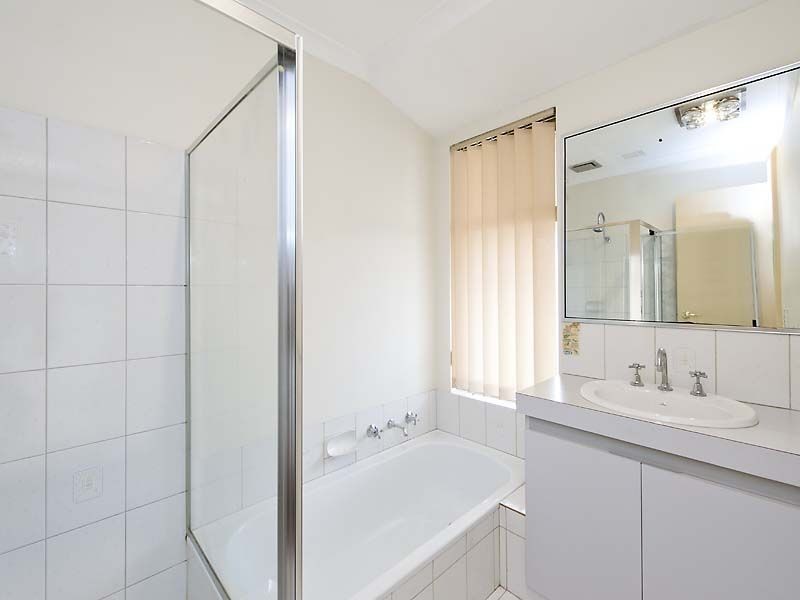 110 Forest Lakes Drive, Thornlie WA 6108