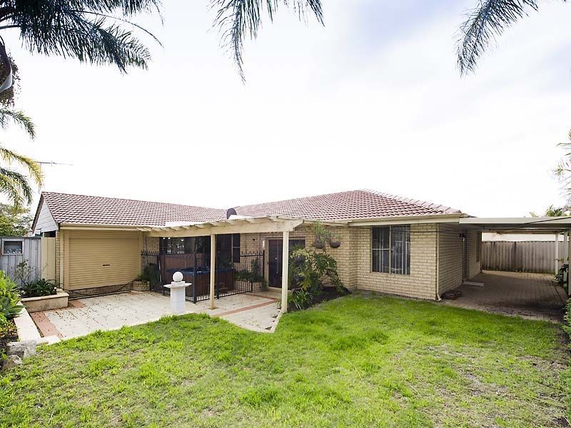 110 Forest Lakes Drive, Thornlie WA 6108