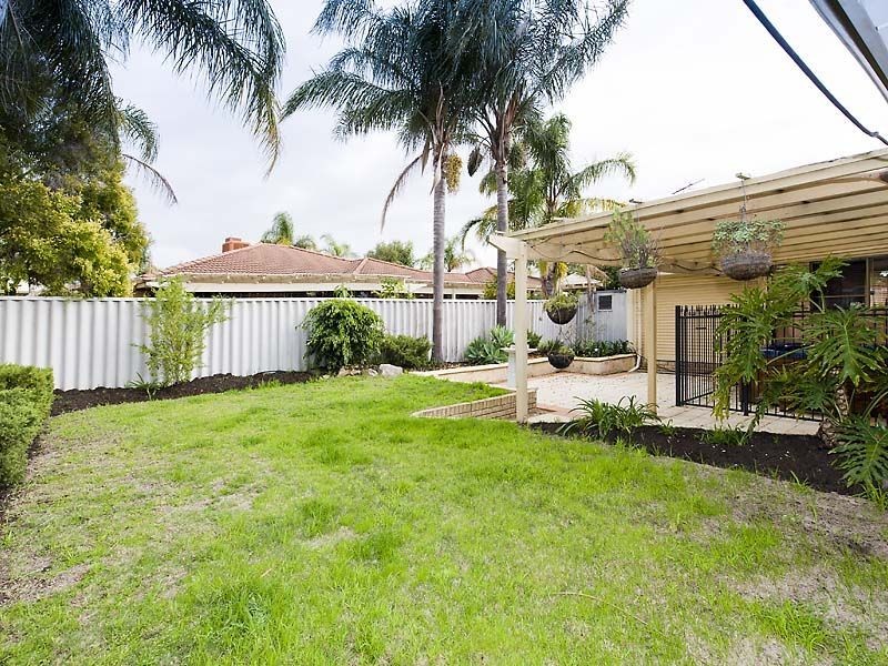 110 Forest Lakes Drive, Thornlie WA 6108