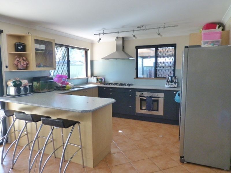24 Glyndebourne Avenue, Thornlie WA 6108