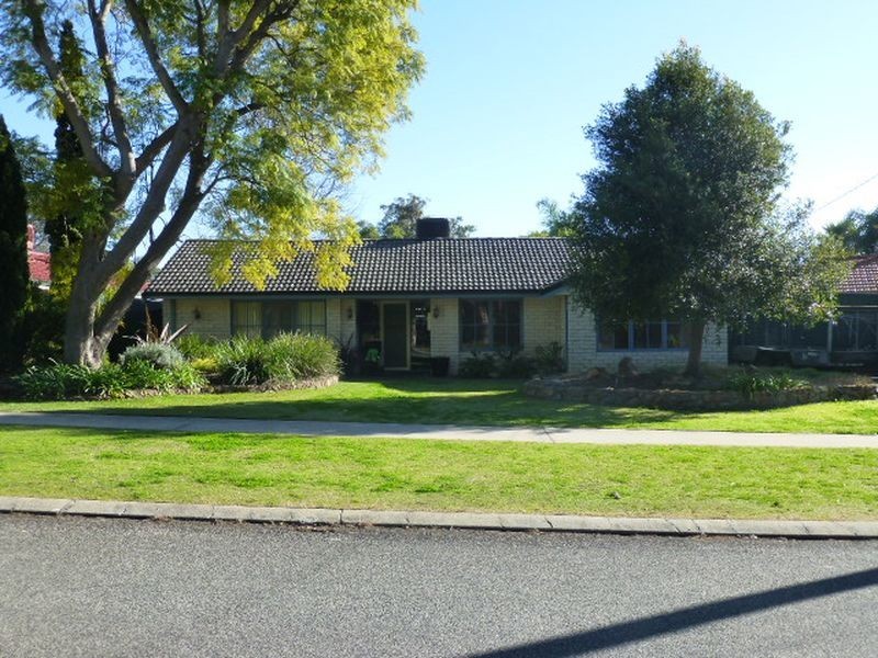 33 Sutherland Drive, Thornlie WA 6108