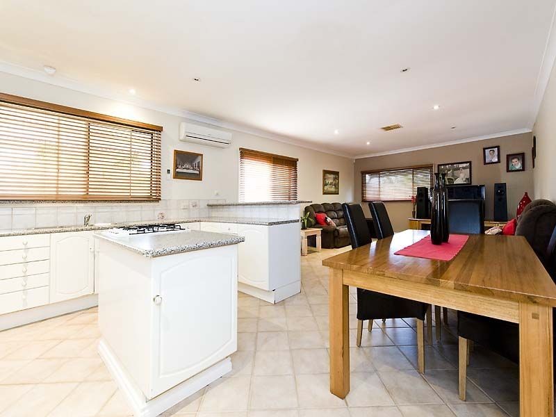 220 Kelvin Road, Orange Grove WA 6109