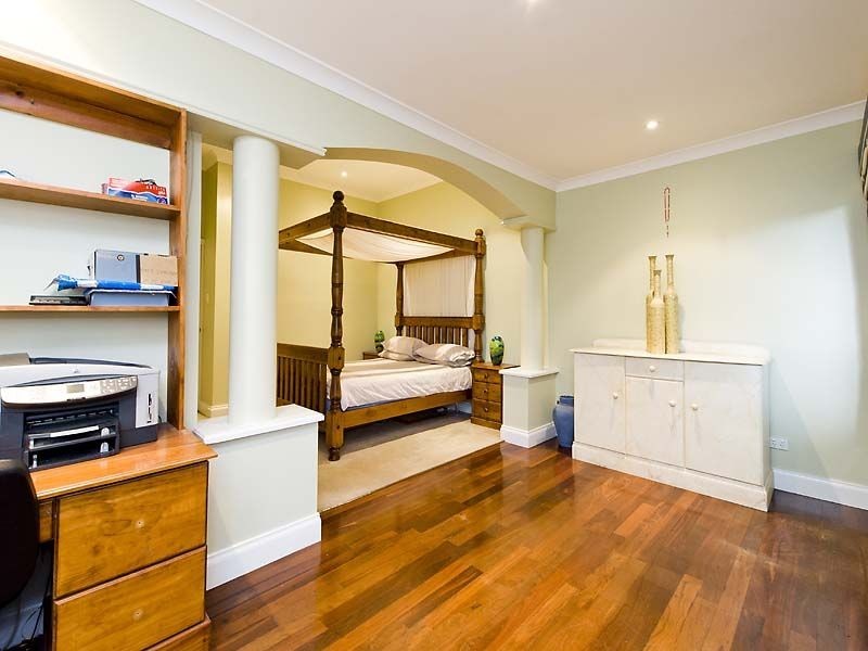 220 Kelvin Road, Orange Grove WA 6109