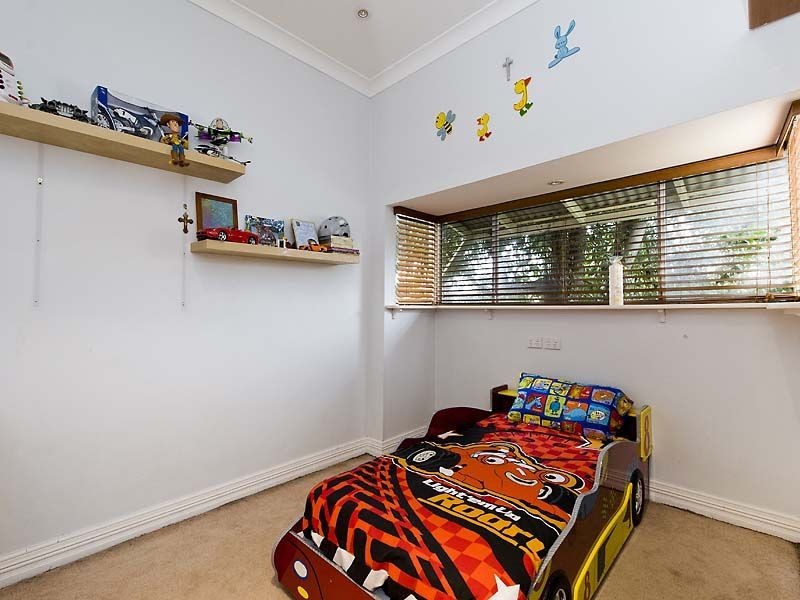 220 Kelvin Road, Orange Grove WA 6109