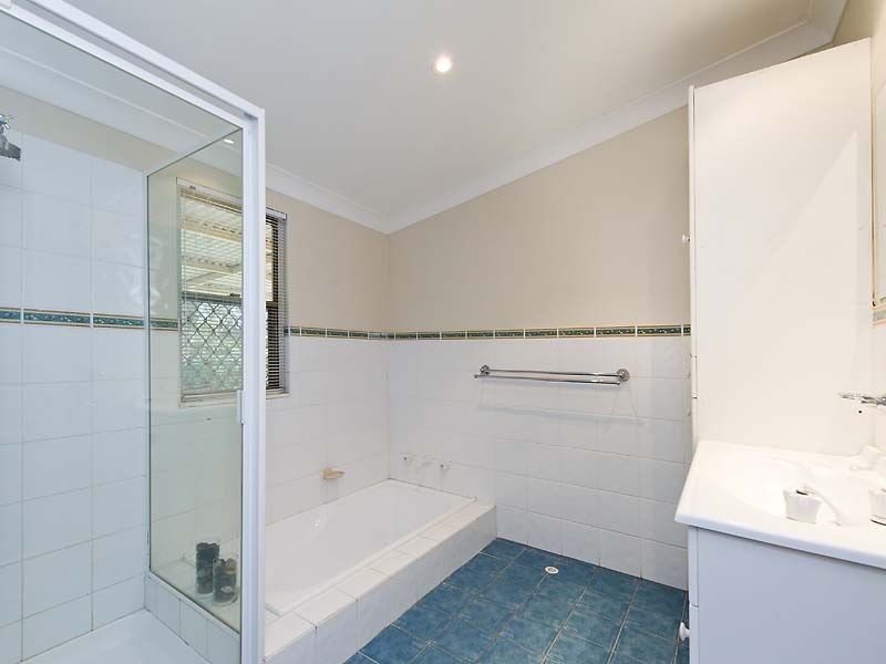 220 Kelvin Road, Orange Grove WA 6109