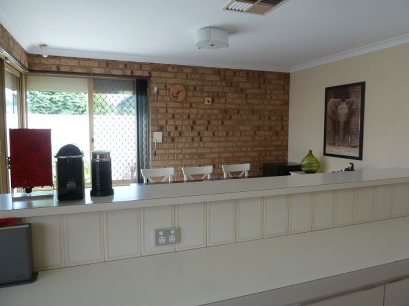 9/6 Lester Drive, Thornlie WA 6108