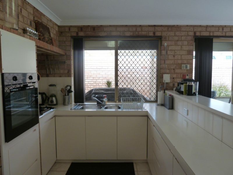 9/6 Lester Drive, Thornlie WA 6108