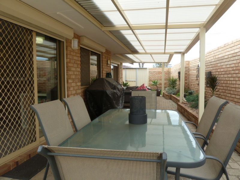 9/6 Lester Drive, Thornlie WA 6108