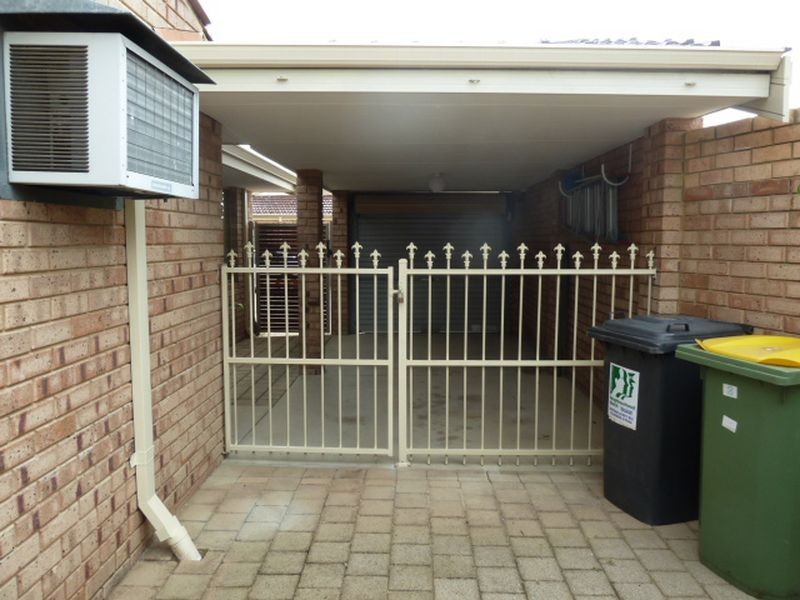 9/6 Lester Drive, Thornlie WA 6108