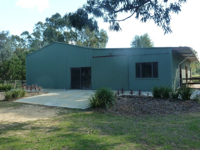 32 Coldwell Road, Wattle Grove WA 6107