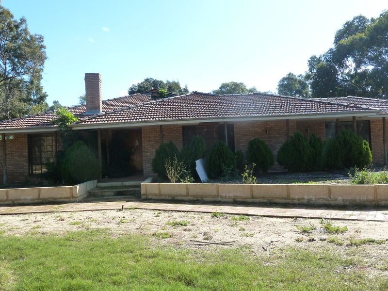 32 Coldwell Road, Wattle Grove WA 6107