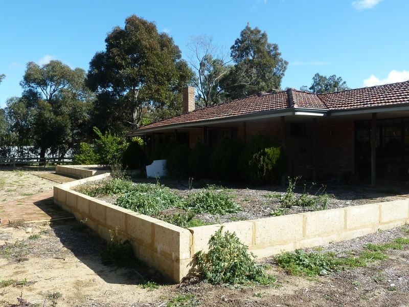 32 Coldwell Road, Wattle Grove WA 6107