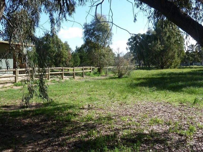 32 Coldwell Road, Wattle Grove WA 6107