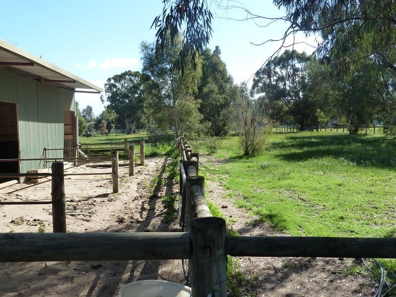 32 Coldwell Road, Wattle Grove WA 6107