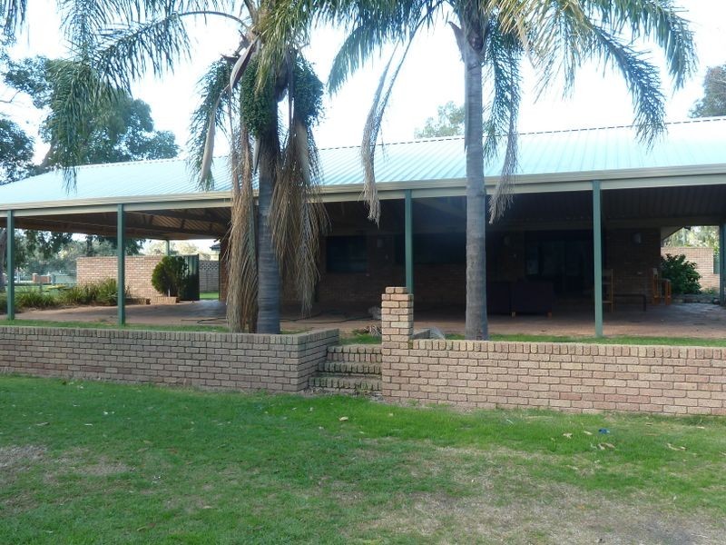 32 Coldwell Road, Wattle Grove WA 6107