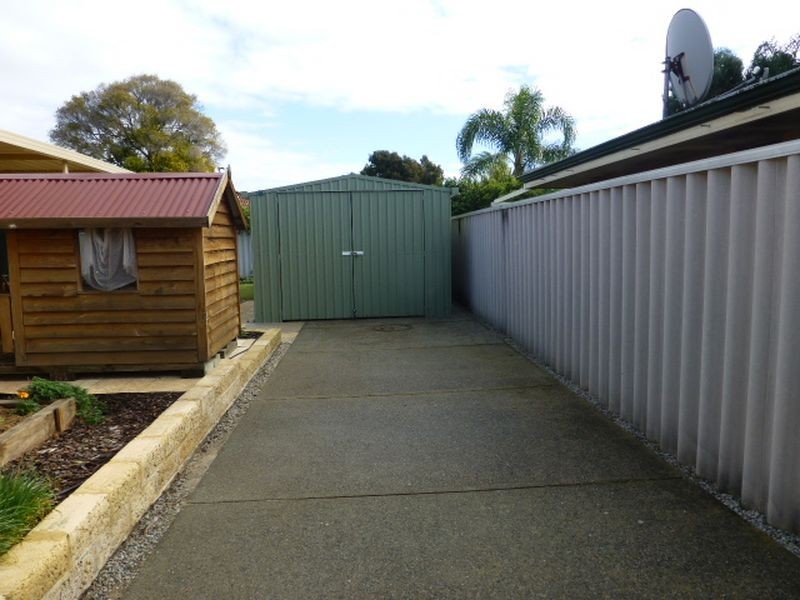 31 Pioneer Drive, Thornlie WA 6108