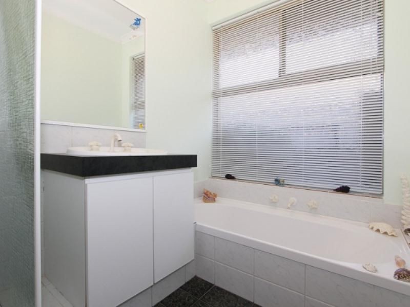 34 Tritonia Rise, Thornlie WA 6108