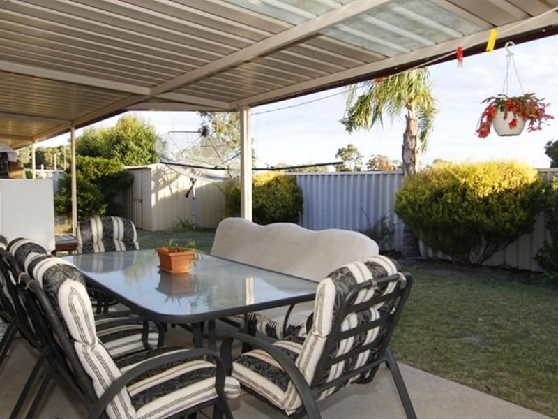 34 Tritonia Rise, Thornlie WA 6108