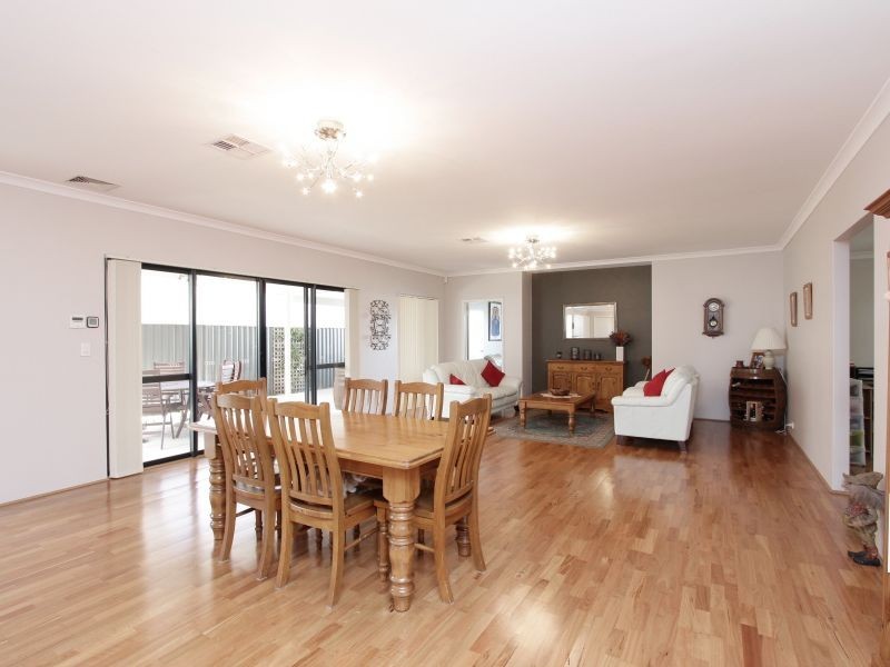 12 Global Avenue, Harrisdale WA 6112