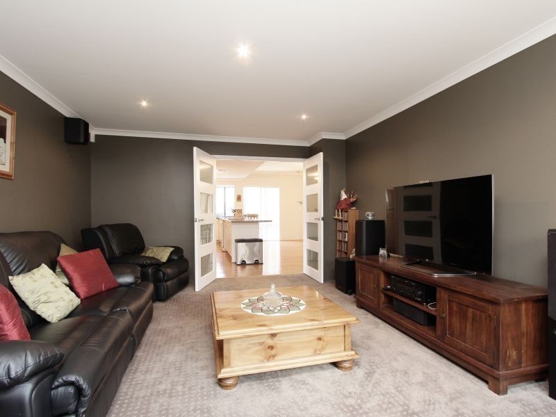 12 Global Avenue, Harrisdale WA 6112