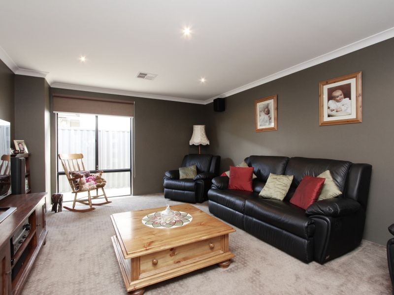 12 Global Avenue, Harrisdale WA 6112