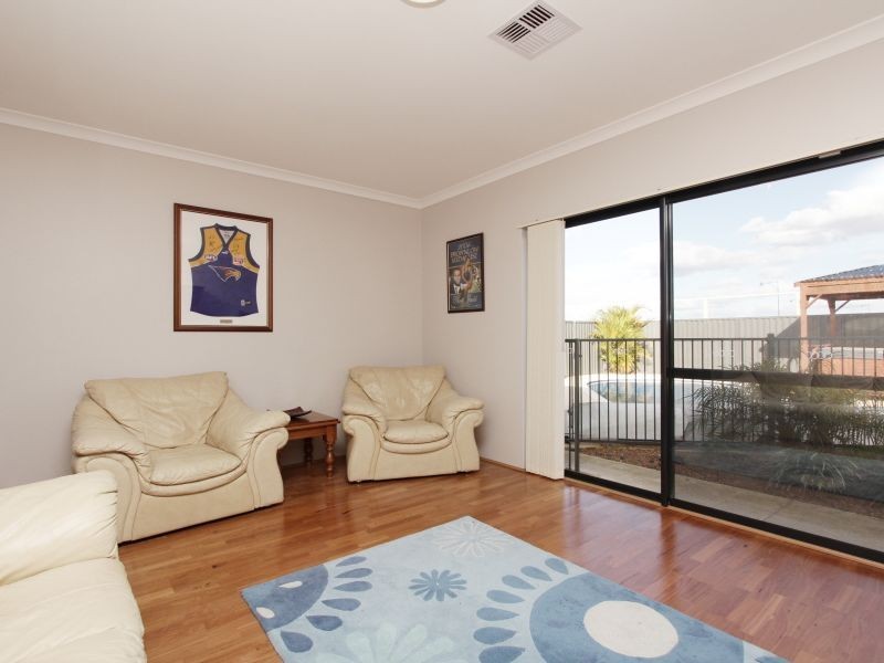 12 Global Avenue, Harrisdale WA 6112