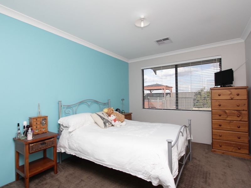 12 Global Avenue, Harrisdale WA 6112