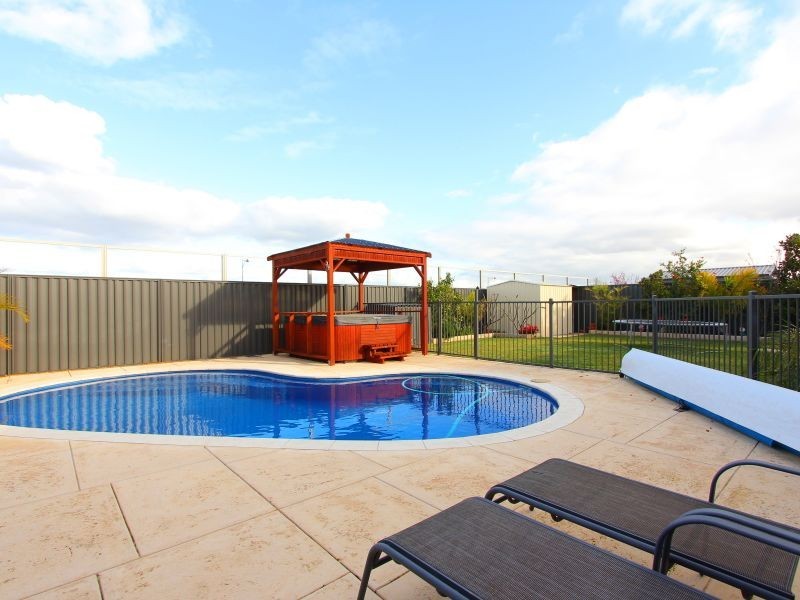 12 Global Avenue, Harrisdale WA 6112