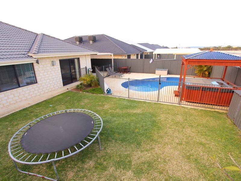 12 Global Avenue, Harrisdale WA 6112