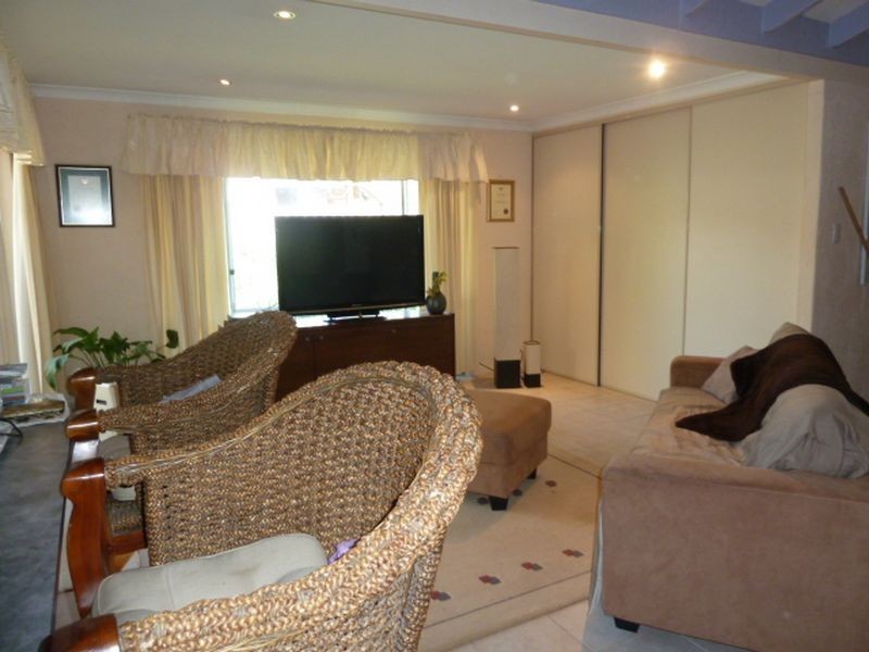 33 Hossack Avenue, Parkwood WA 6147