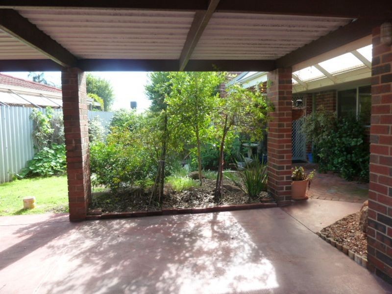 33 Hossack Avenue, Parkwood WA 6147