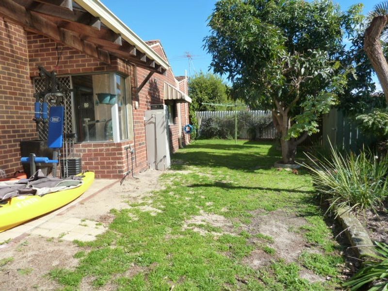 33 Hossack Avenue, Parkwood WA 6147