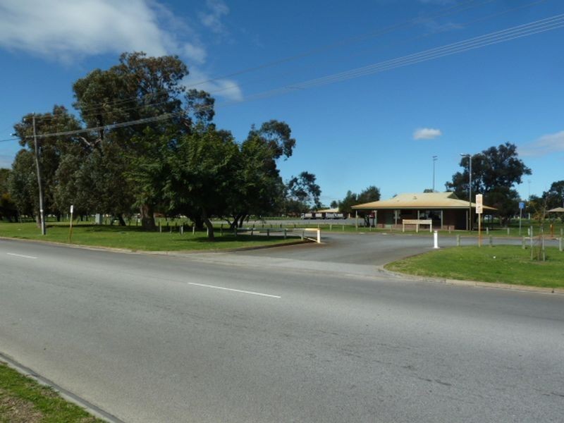 33 Hossack Avenue, Parkwood WA 6147