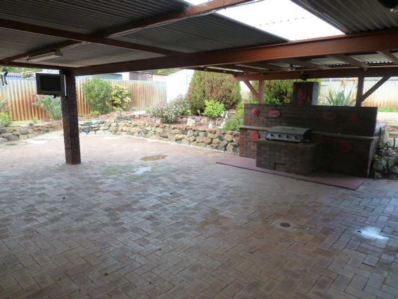 50 Lyrebird Way, Thornlie WA 6108