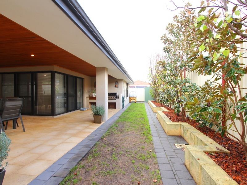 17 Skiff Way, Canning Vale WA 6155