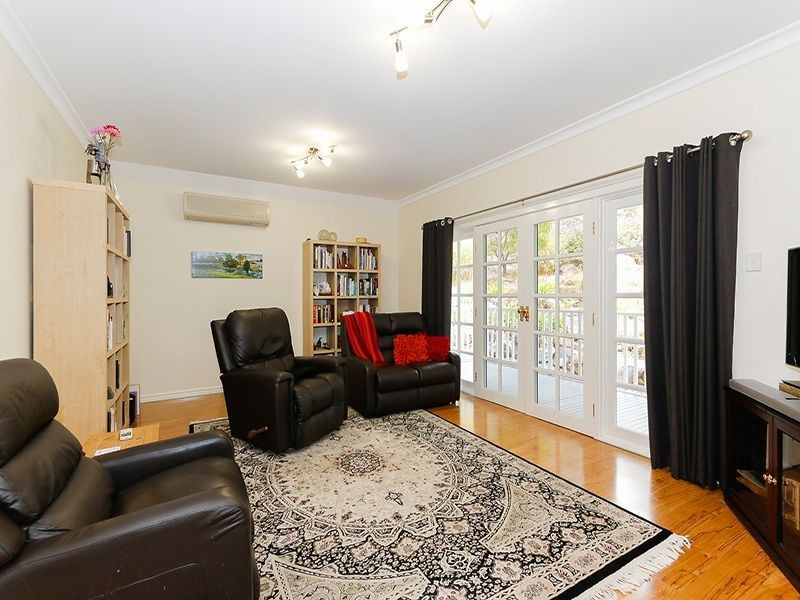 4 Carradine Road, Mount Nasura WA 6112