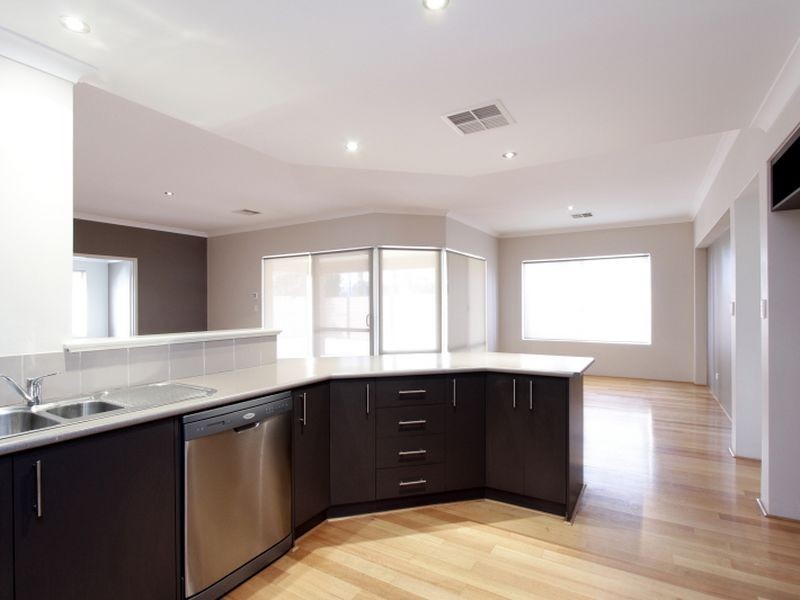 21 Dorchester Turn, Canning Vale WA 6155