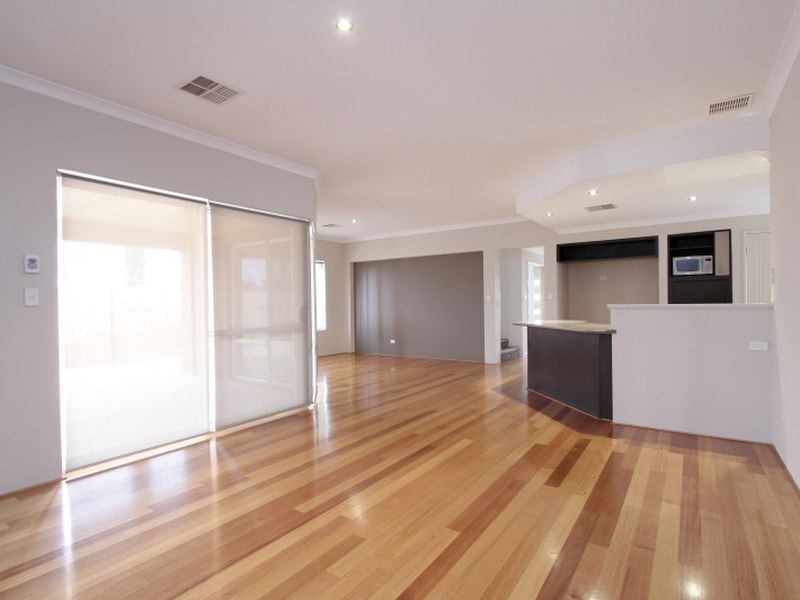 21 Dorchester Turn, Canning Vale WA 6155