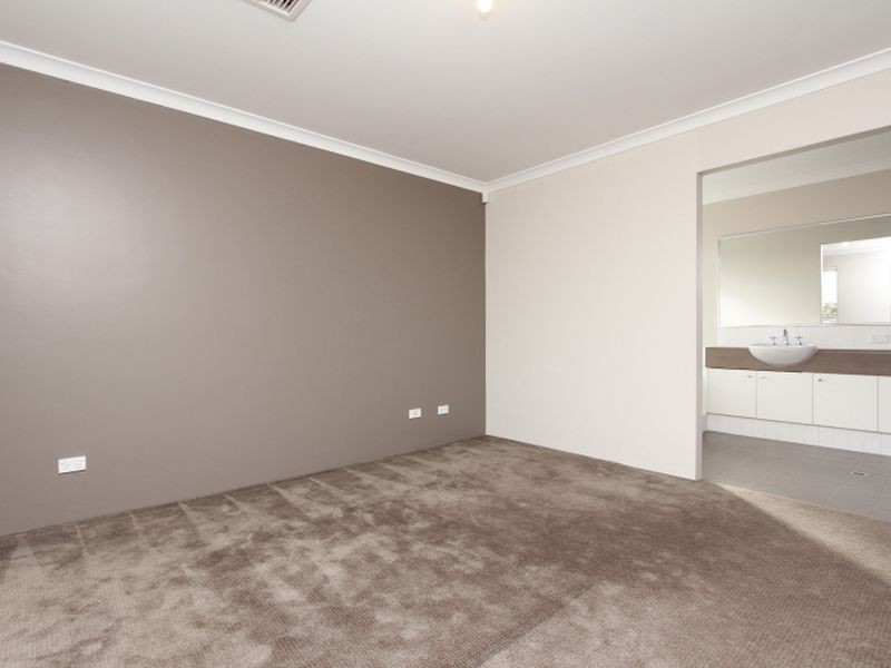 21 Dorchester Turn, Canning Vale WA 6155