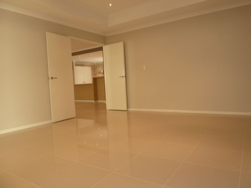 26 Calytrix Crescent, Success WA 6164