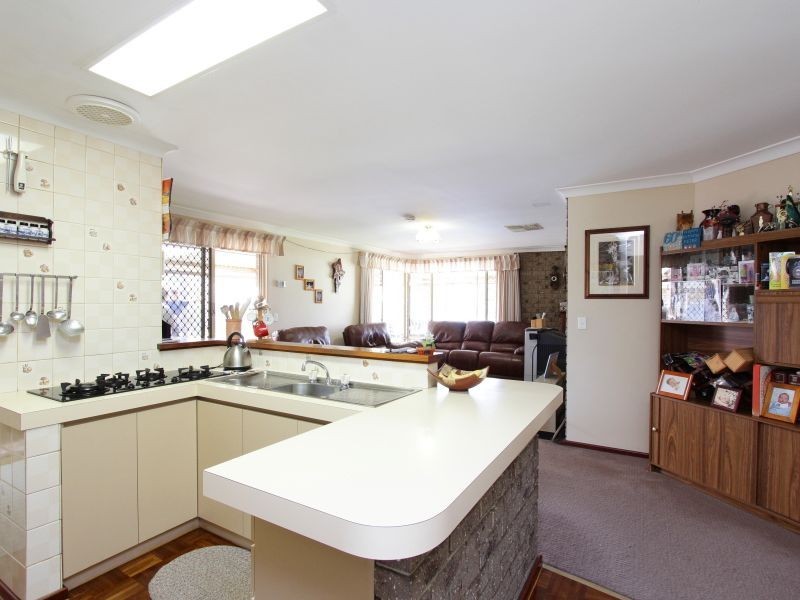 16 Murdoch Road, Thornlie WA 6108